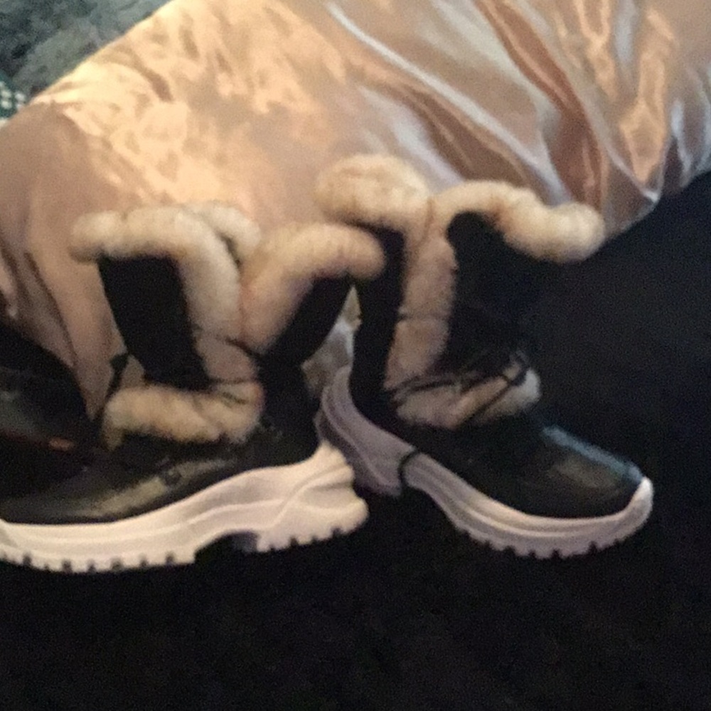 Journee collection, sneaker boot, worn once - Picture 2 of 6